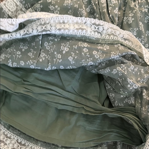 Altar’d State Raleigh Lace Ruffle Shorts - Picture 2 of 4